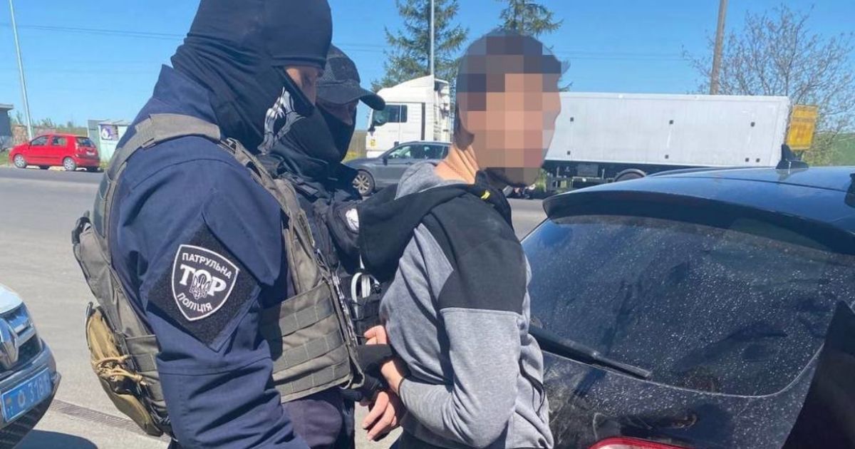 Купили собі за 2 млн джипи та телефони: на Тернопільщині судитимуть псевдоволонтерів