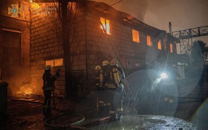 В Киеве на Алматинской произошел масштабный пожар: есть пострадавшие