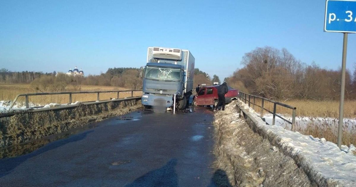 У Львівській області зіткнулися вантажівка і легковик: є потерпілі