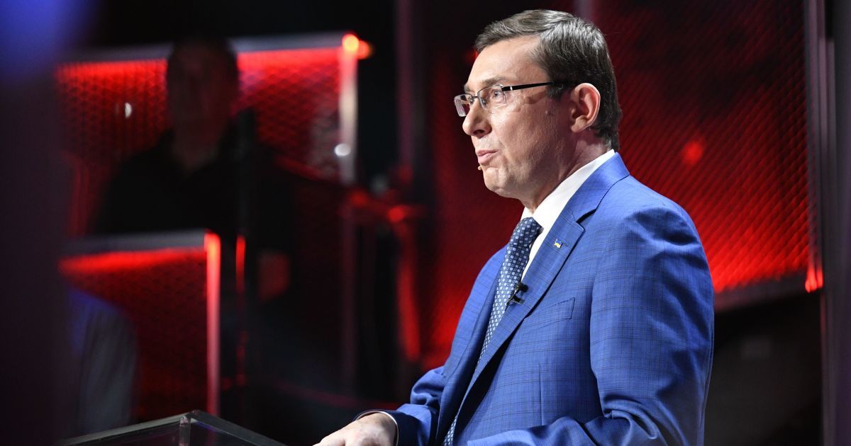 Луценко обвинил и самих активистов в медленном расследовании нападений на них