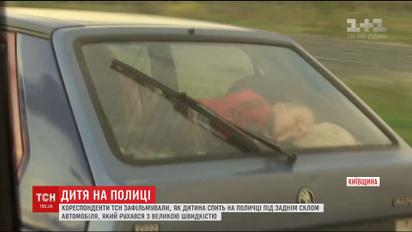 Родители пренебрегают мерами безопасности для ребенка во время поездок в авто