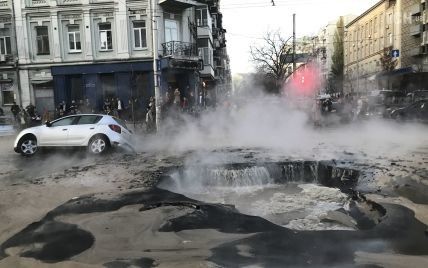 Владельцы поврежденных в киевском провале машин подадут в суд