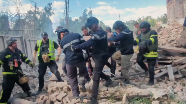 Спасательная операция после атаки на Кривой Рог 12 июня/Скриншот с видео ГСЧС