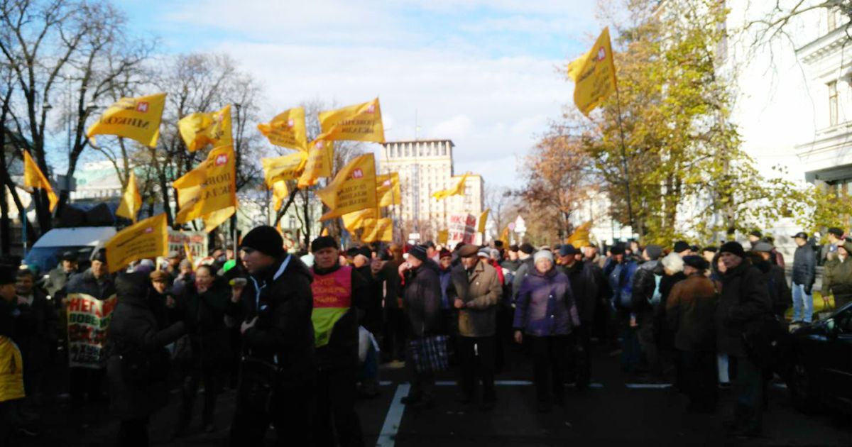 Вкладники збанкрутілого банку "Михайлівський" перекрили Хрещатик у Києві