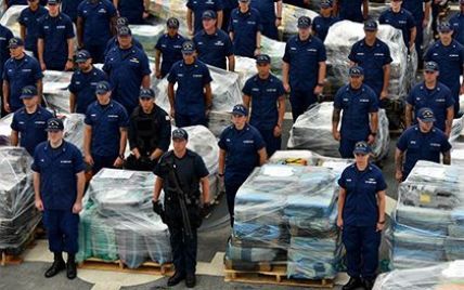 Береговая охрана США перехватила рекордную партию кокаина на сумму более миллиарда долларов