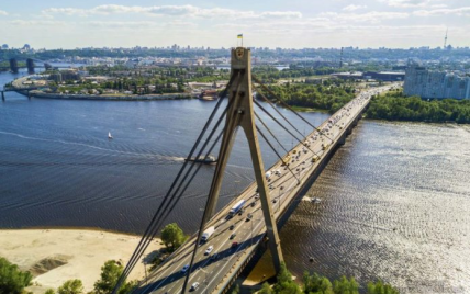 В Киеве 37-летний мужчина "заминировал" Северный мост: что грозит