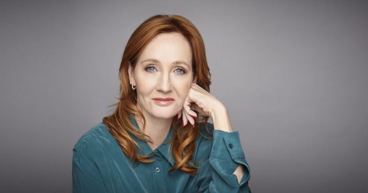 В Лондоне на аукционе Bonhams продали первое издание "Гарри Поттер и философский камень" с автографом Джоан Роулинг