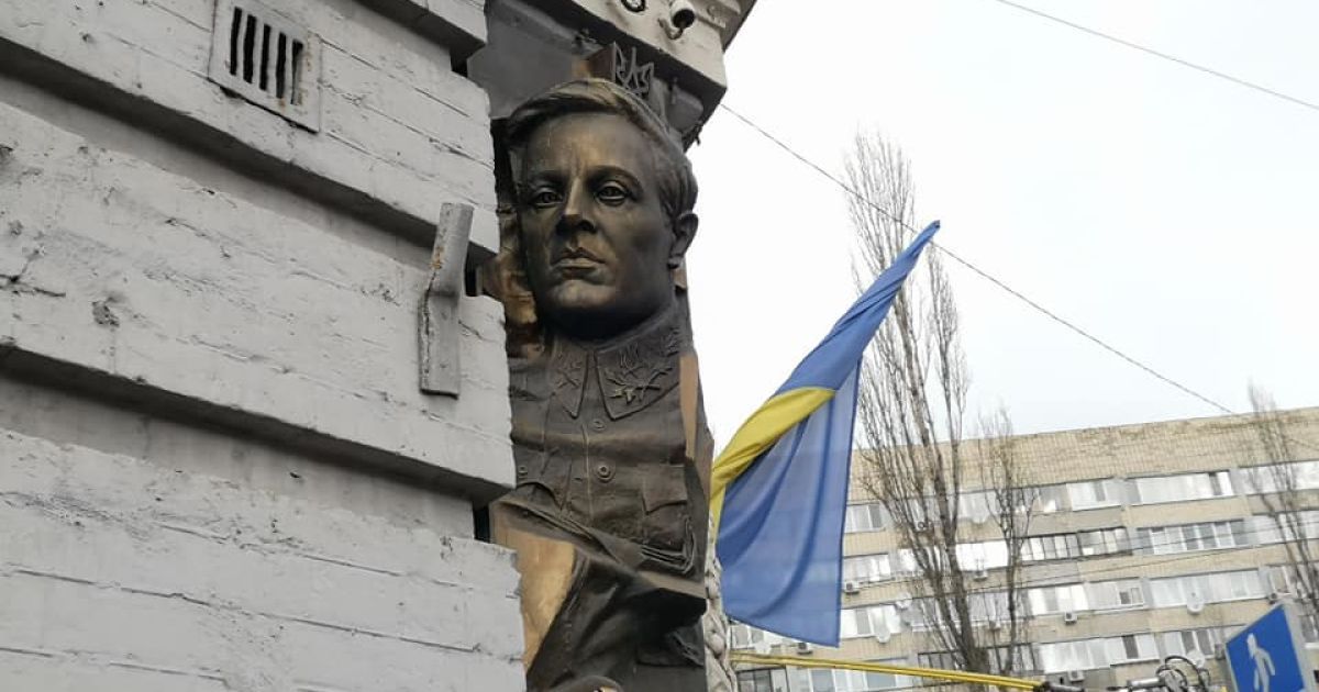 Пам'ятний барельєф Петлюрі у Києві. Архівне фото