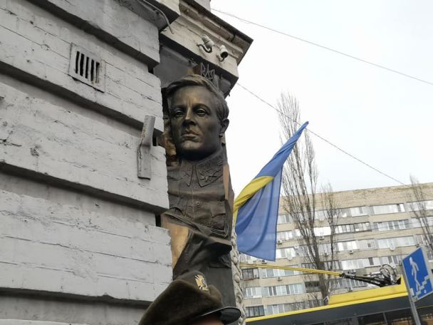 Памятный барельеф Петлюре в Киеве. Архивное фото / © Александр Рудоманов / Facebook