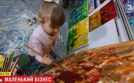 В Днепре 3-летний ребенок рисует абстрактные картины, которые продаются за сотни долларов