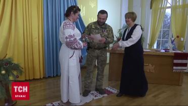 Во Львове женились военный и театралка