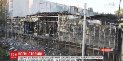 В Киеве произошел пожар на рынке "Колибрис" на Борщаговке