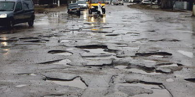 Жахливіші, ніж у Нігерії та Мозамбіку. Українські дороги потрапили до топ-5 найгірших у світі