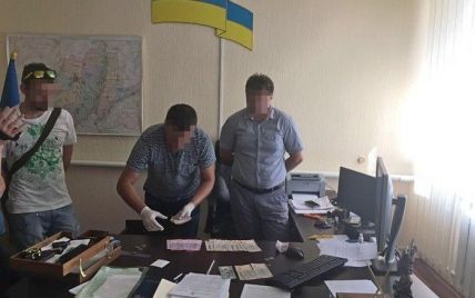 На Харківщині силовики викрили двох прокурорів-хабарників