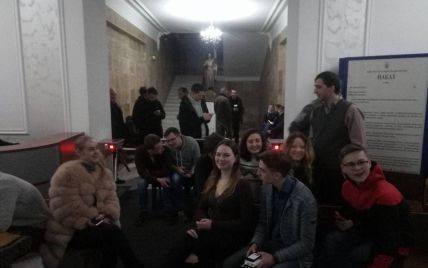 Студенты университета Богомольца заблокировали вход в здание, чтобы не допустить и.о.ректора к работе