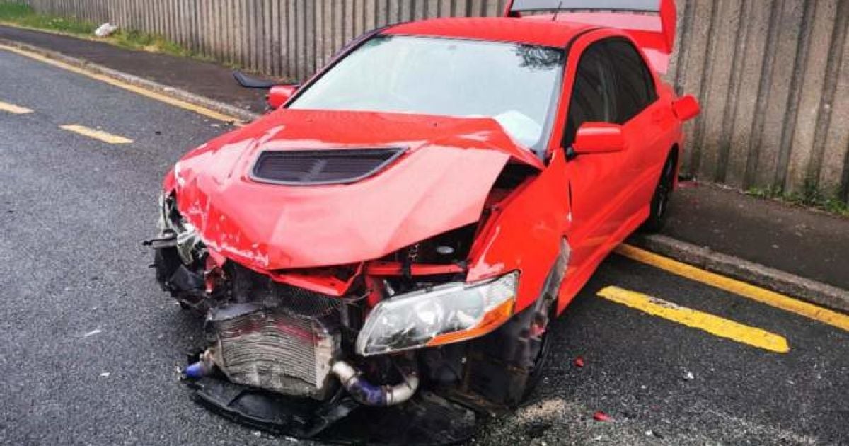 Чоловік виграв у лотерею "спортивну" версію Mitsubishi Lancer, менш ніж за добу він розбив її вщент у ДТП