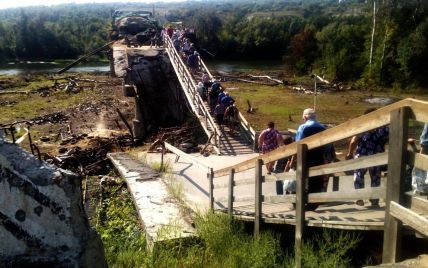 У Мережі запустили трансляцію відновлення зруйнованого мосту під Станицею Луганською