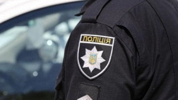 Вправе ли полиция обыскивать на улице: что делать, когда вас просят открыть багажник или показать сумку