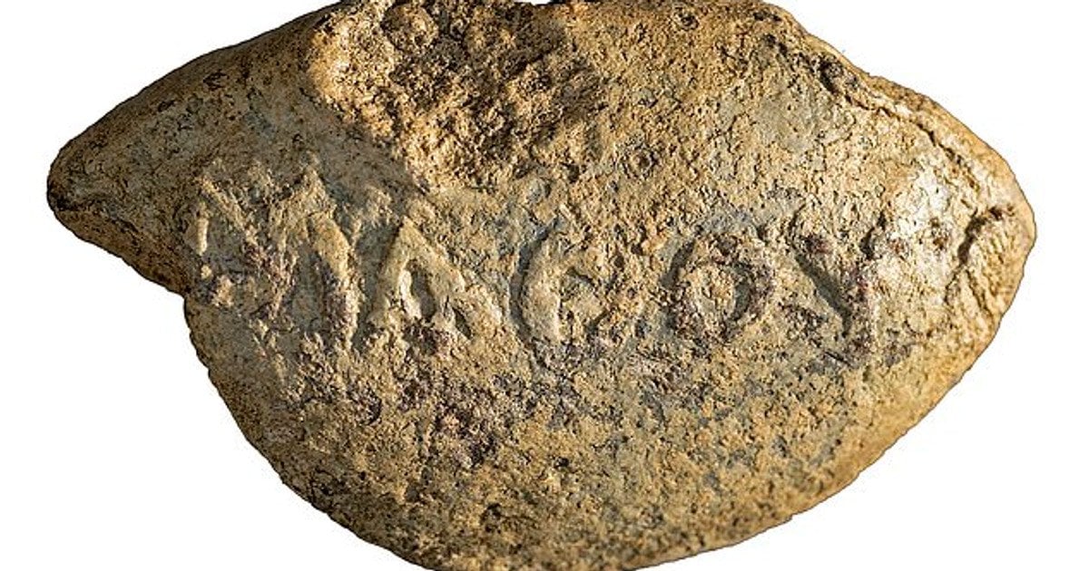 Снаряд для пращи с насмешливой надписью "Выучи урок"