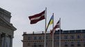 Литва та Латвія не евакуюють дипломатів