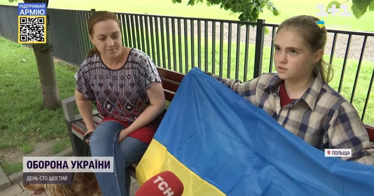 "Маріупольські націоналістки" пройшли фільтрацію росіян, але змогли вивезти український прапор із місцевої школи
