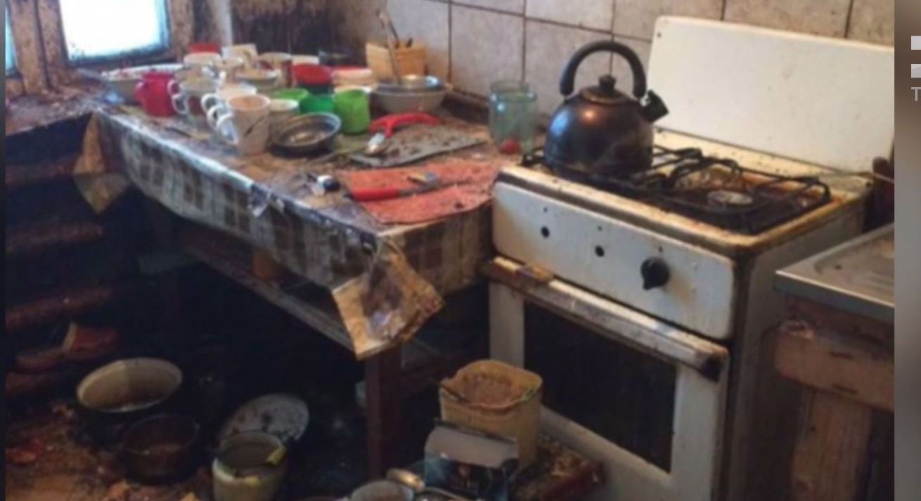 На Прикарпатье почти 30 лет супруги держали закрытым в квартире своего сына