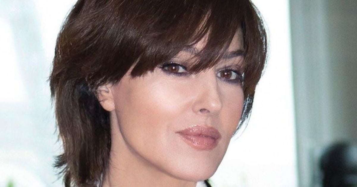 Моника беллуччи с пикантным декольте похвасталась изумрудным колье