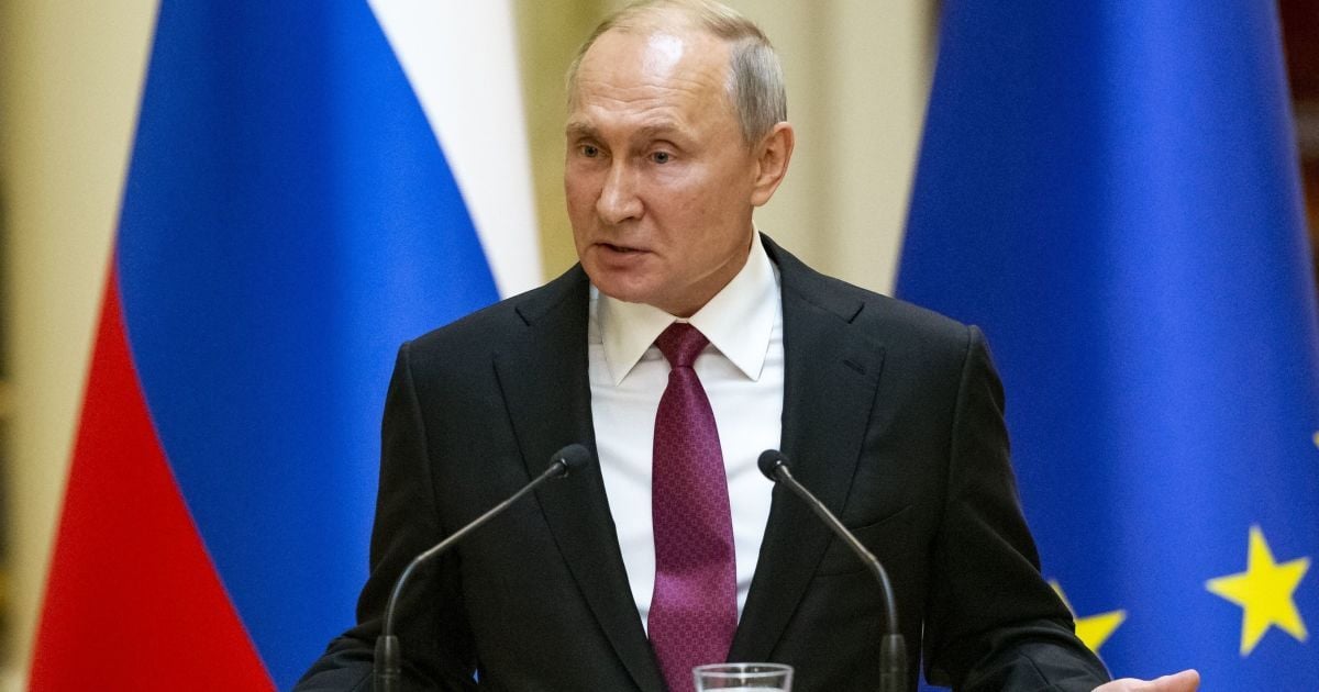 Путин переложил вину за срыв разведения войск на Донбассе на "украинских националистов"
