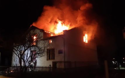 Во Львове обломки дрона попали в музей Шухевича: вспыхнул пожар