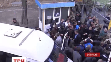 У Запоріжжі невідомі не полишають спроб захопити офіс обленерго