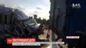 Микроавтобус с 16 школьниками влетел в грузовик на Днепропетровщине
