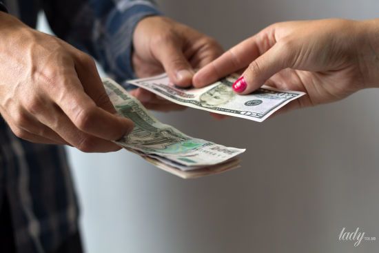 Астрологиня назвала знаки зодіаку, яким не варто брати гроші у борг