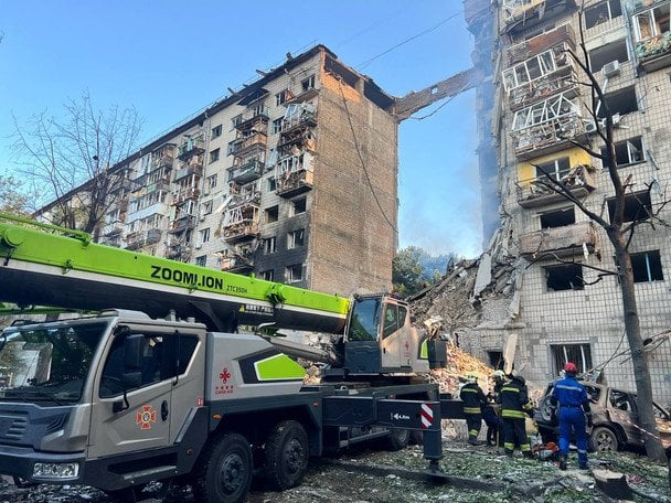 Из-за атаки РФ произошли значительные разрушения в Соломенском районе.  Фото: Сергей Мовенко.