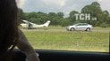 В США самолет экстремально приземлился на автомагистраль