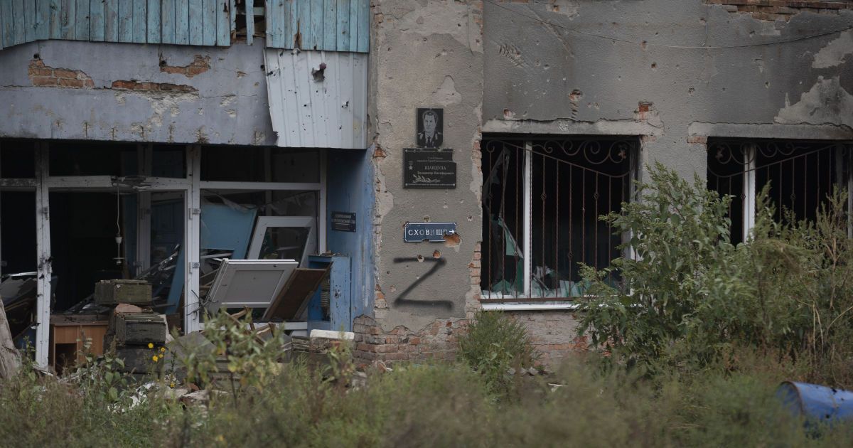 Кадри, наче з фільму про апокаліпсис: Зеленський показав моторошне відео зі звільнених територій Харківщини