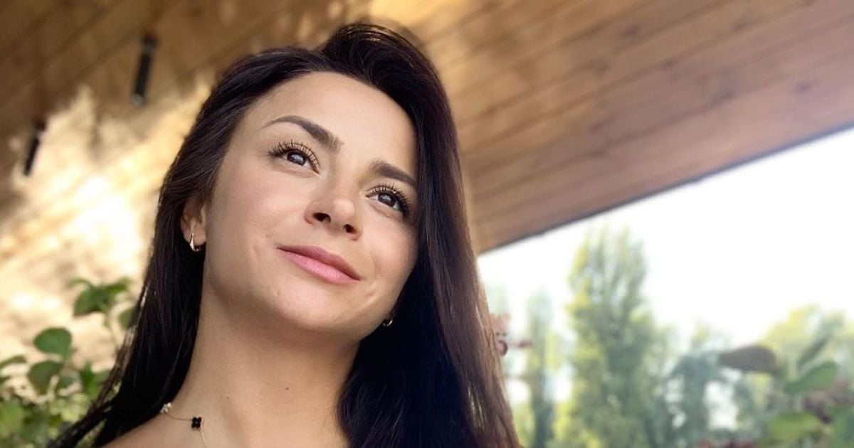 Беременная Илона Гвоздева в белоснежном платье показала, как отметила 32-летие