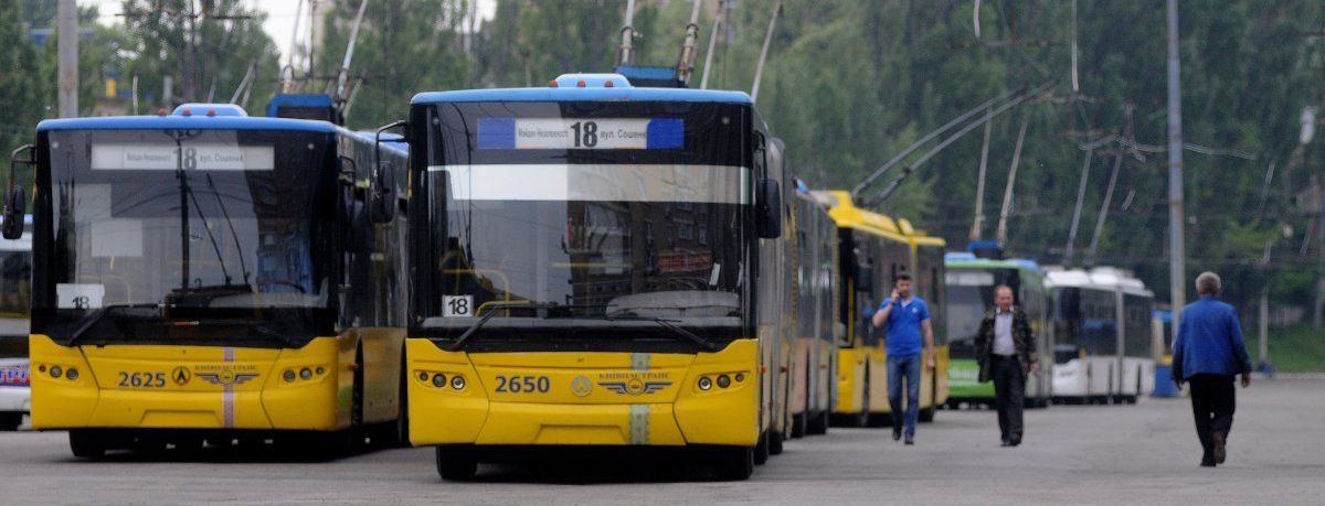 У Києві змінено рух тролейбусів маршруту №16 через аварію на водопровідній мережі