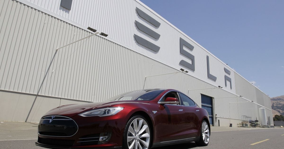 Найбільший щоденний приріст за рік: після обвалу акції Tesla зросли майже на 20%