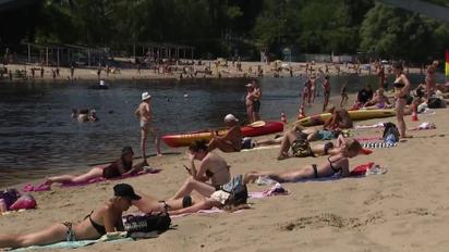 У Києві на 15 пляжах виявили небезпечну інфекцію