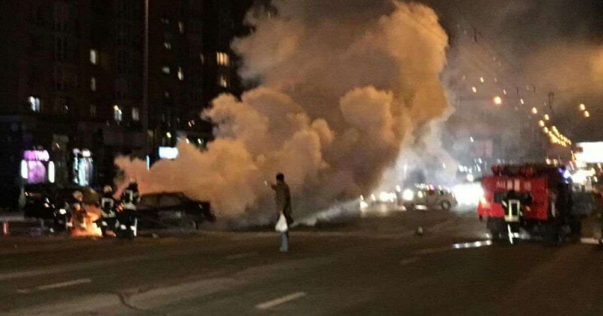 В результате аварии на Оболони в Киеве погиб водитель "Дэу Ланоса" / © Фото Валерии Ковалинской/ТСН