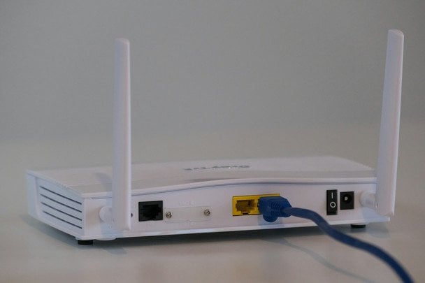 Куди поставити роутер у трьокімнатній квартирі, щоб Wi-Fi однаково добре ловив у всіх кімнатах