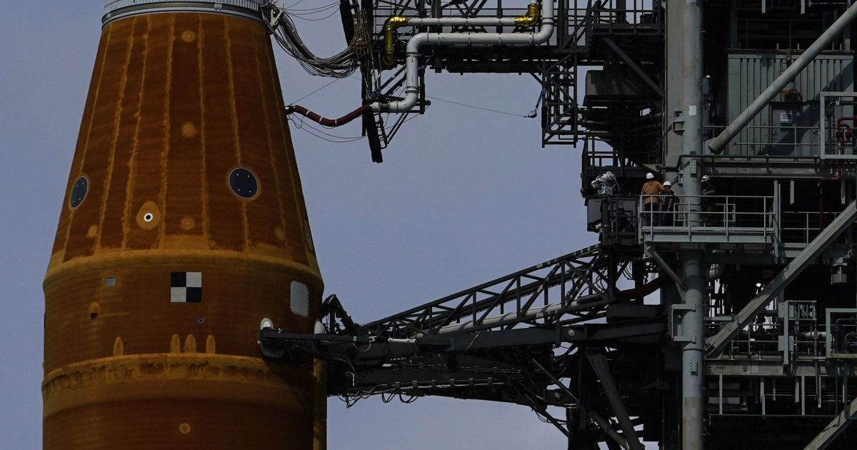 Добавила проблем: еще одна ракета Китая распалась на куски околоземной орбиты
