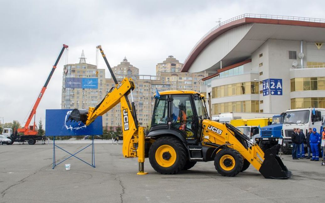 Во время соревнований операторов и водителей спецтехники в Киеве / © Киевводоканал