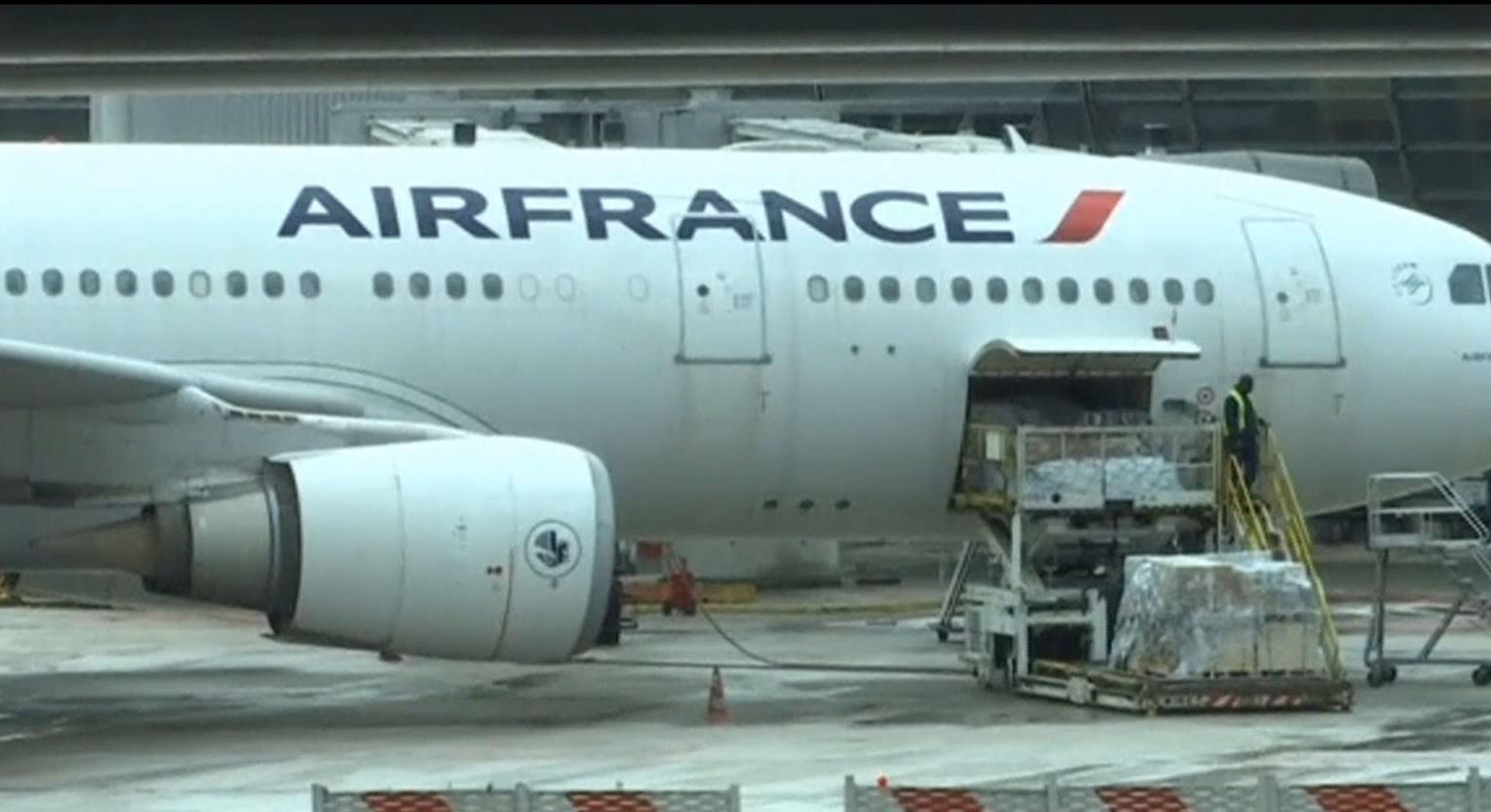 Французька авіакомпанія Air France скасовує 30% польотів