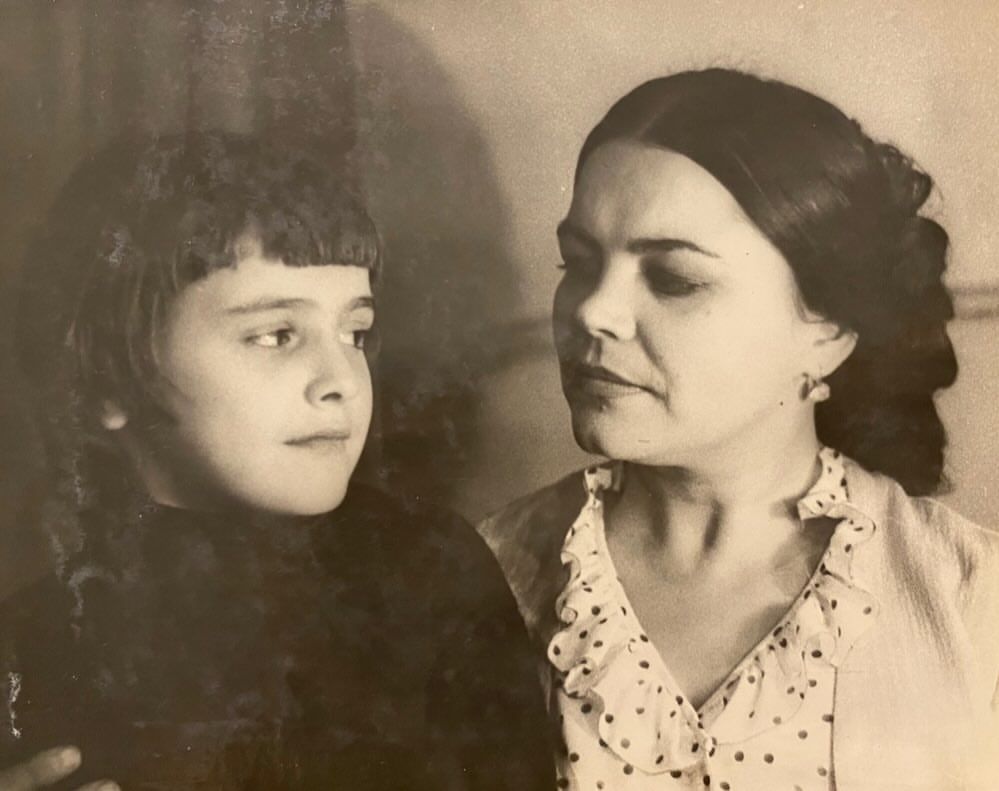 Звезды поздравляют с Днем матери / © 