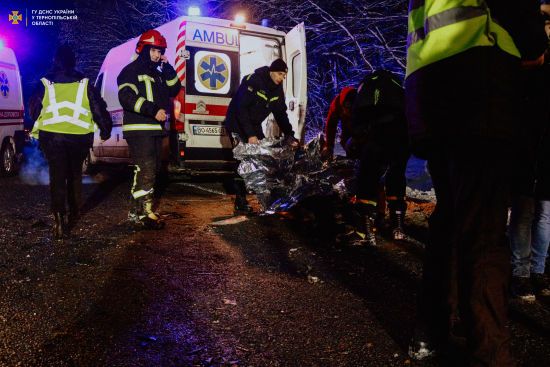 Масштабна аварія на Тернопільщині: правоохоронці досі не озвучують причини зіткнення, а покази свідків різняться