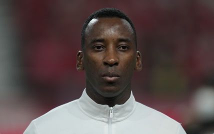 Нашел позорное оправдание: камерунский игрок продолжит играть в бутсах с флагом РФ на ЧМ-2022