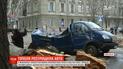 Водій не може знайти власників тополі, яка розтрощила його бус у Миколаєві