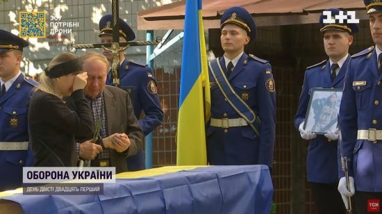 Зник навесні, а знайдений восени у братській могилі: в Києві попрощались із "азовцем"