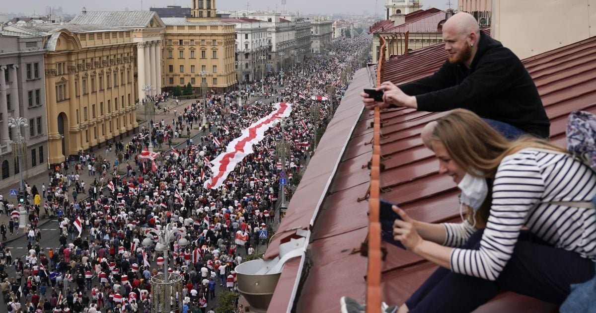 Новые силовые разгоны, спецрезерва от путина и бесстрашная 73-летняя протестующая: в беларуси третью неделю продолжаютс…
